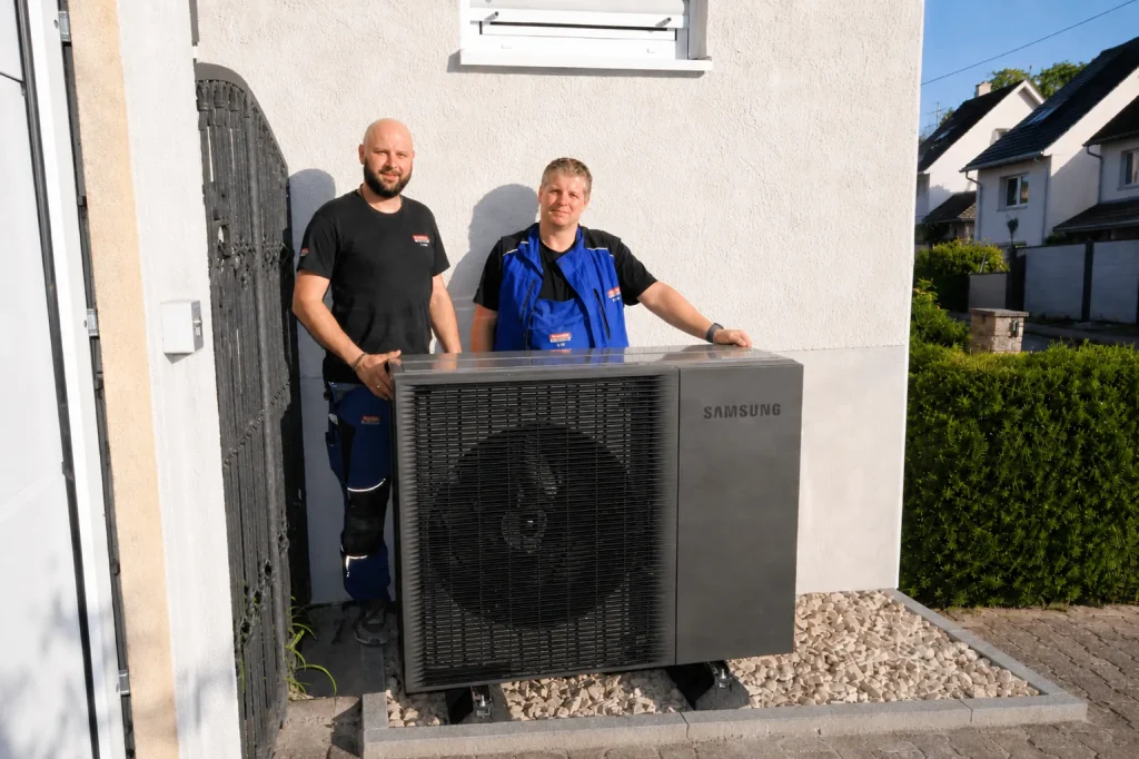 Wärmepumpe – Außeneinheit, installiert von Naujoks Bad + Heizung